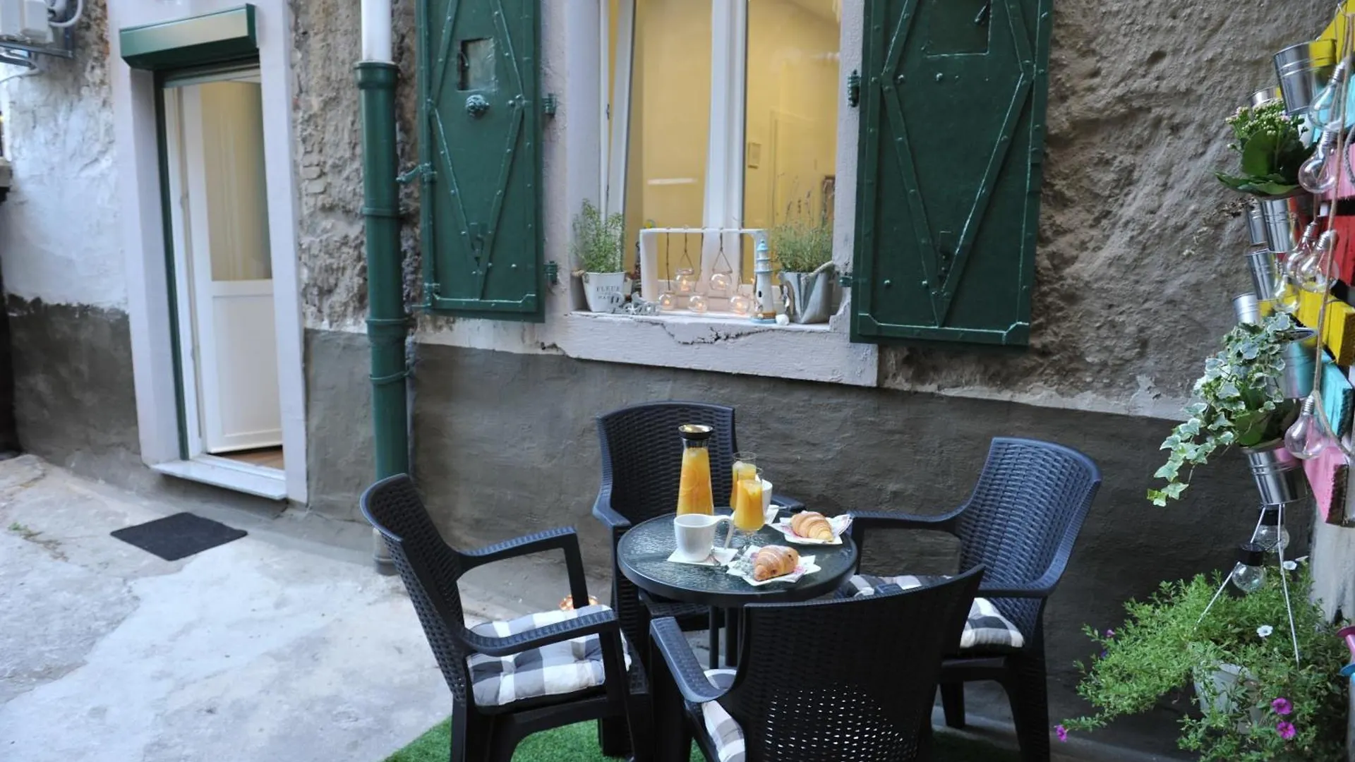 Apartments With Wifi Rijeka - 23138